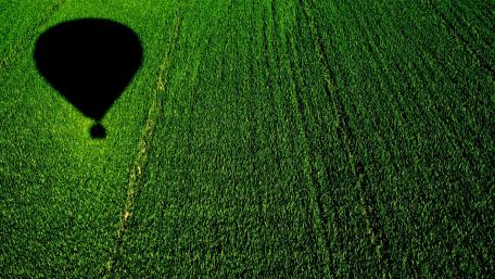 Hot air balloon shadow wallpaper