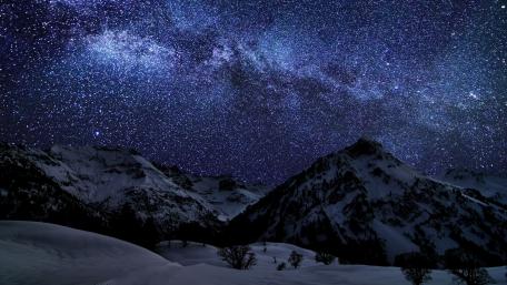 Starry Night Over Majestic Mountains wallpaper