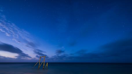 Serene Night Over Tranquil Shoreline wallpaper