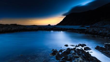 Tranquil Twilight at the Lake wallpaper