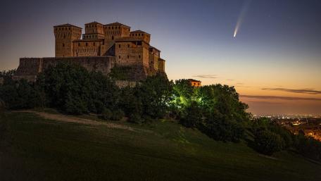 Majestic Castle Under a Starry Sky wallpaper