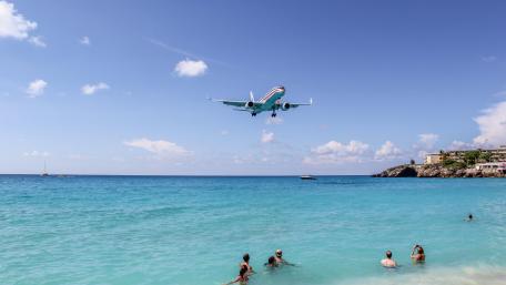 Boeing 757 of American Airlines Landing at Princess Juliana Airport wallpaper