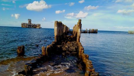 Serene Coastal Pathway to Tranquil Waters wallpaper