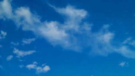 Vast Blue Sky with Gentle Clouds wallpaper
