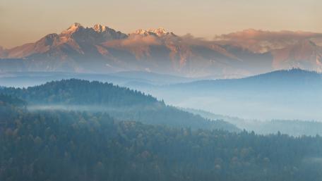 Majestic Mountains at Dusk wallpaper