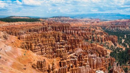 Majestic Bryce Canyon Landscape wallpaper