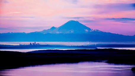 Majestic Mountain at Dusk wallpaper