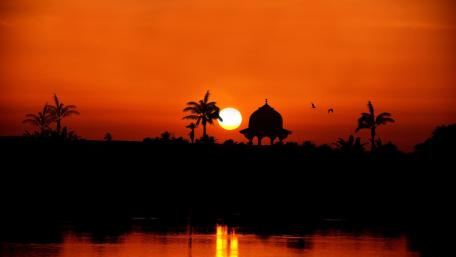 Golden Horizon at Twilight wallpaper