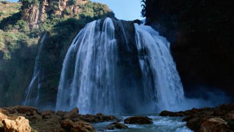 Majestic Waterfall in Serene Wilderness wallpaper