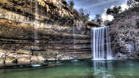 Majestic Waterfall Serenity wallpaper