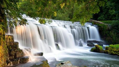 Serene Waterfall in Tranquil Nature Scene wallpaper