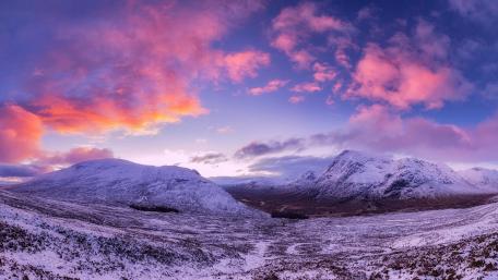 Pink clouds over the snowy mountains wallpaper