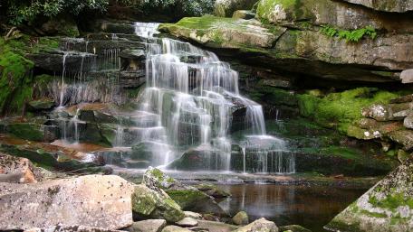 Serene Cascading Waters in Nature wallpaper