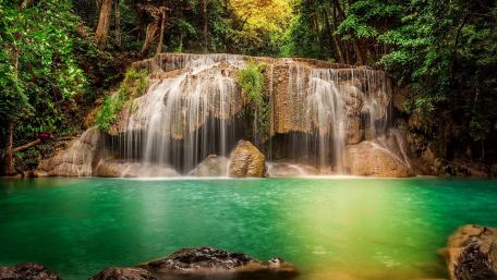 Tranquil Waterfall Oasis in Nature's Embrace wallpaper