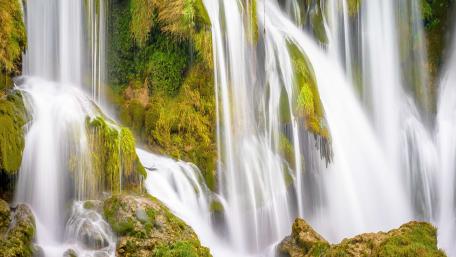 Majestic Waterfall Serenity in Nature wallpaper