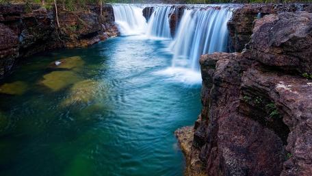 Serene Flow of Nature's Waterfall wallpaper