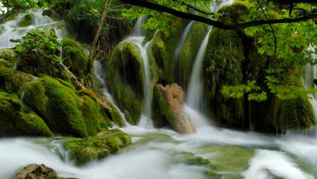 Plitvice Lakes National Park wallpaper