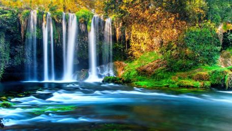 Majestic Serenity of Nature's Waterfall wallpaper