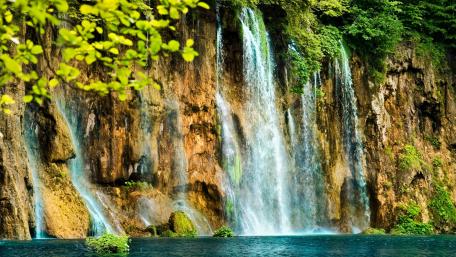 Serenity of Cascading Waterfalls wallpaper