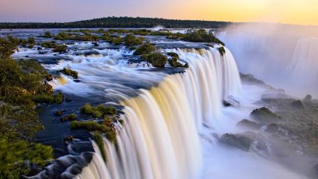 Majestic Waterfalls at Dusk wallpaper