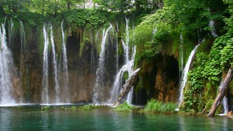 Plitvice Lakes National Park wallpaper