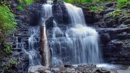 Serene Waterfall Paradise wallpaper