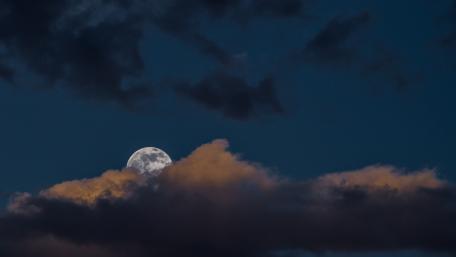 Majestic Full Moon Amidst the Clouds wallpaper