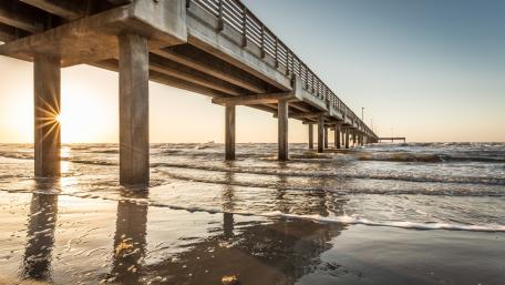 Serene Sunset at the Pier wallpaper