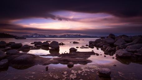 Serene Purple Twilight Over the Sea wallpaper