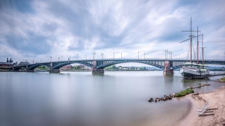 Theodor-Heuss-Brücke wallpaper