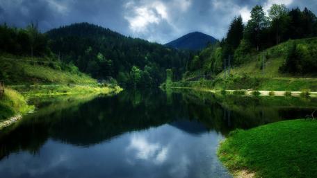 Serene Reflection in Nature's Embrace wallpaper