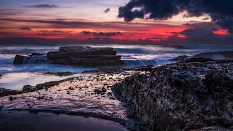 Serene Coastal Sunset Scene for Relaxation wallpaper