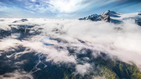 Majestic Mountain Peaks Shrouded in Clouds wallpaper