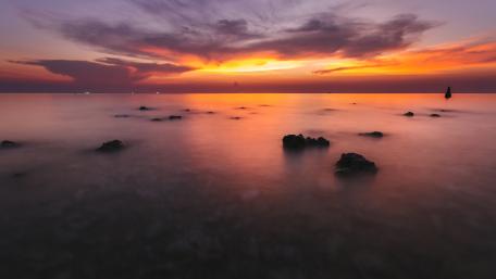Serene Sunset Over Tranquil Waters wallpaper