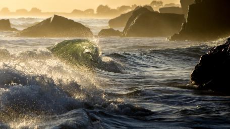 Ocean Waves at Dawn wallpaper