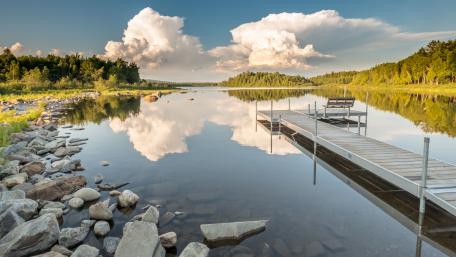 Tranquil Lakeside Retreat Moments wallpaper