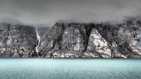 Majestic Cliffside Serenity in 4K wallpaper