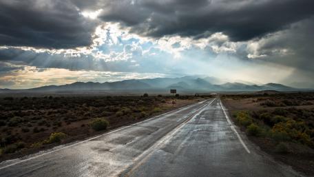 Overcast road wallpaper