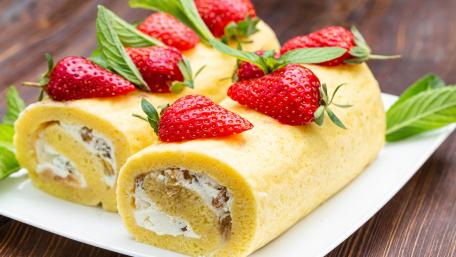 Delicious Strawberry Sponge Cake Wallpaper wallpaper