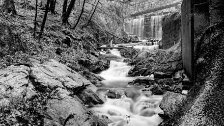 Serene Monochrome Waterfall Scene wallpaper
