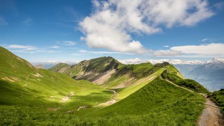 Majestic Mountain Valley Landscape wallpaper