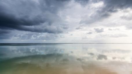 Serene Lake Under a Cloudy Sky wallpaper