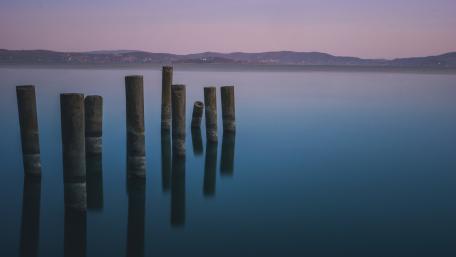 Serenity at the Lake's Edge wallpaper