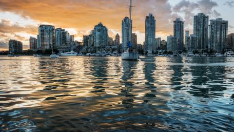 Stunning Vancouver Cityscape at Sunset wallpaper