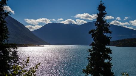 Serene Mountain Lake Reflections wallpaper