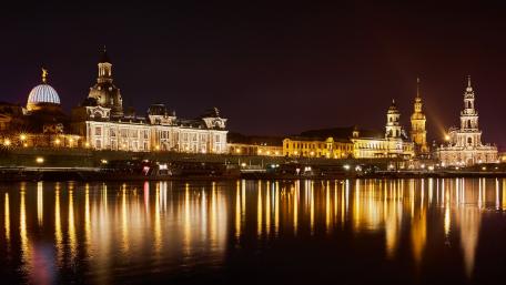 Enchanting City Lights at Night wallpaper