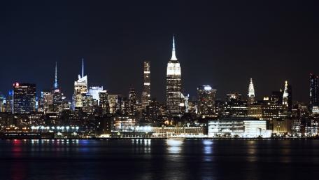 City Lights Dazzle at Nighttime wallpaper
