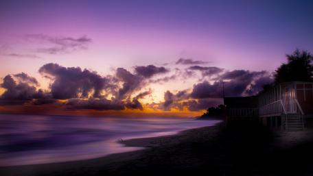Serene Lakeside Sunset in Purple Hues wallpaper