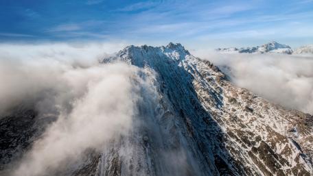 Majestic Peaks Above the Clouds wallpaper