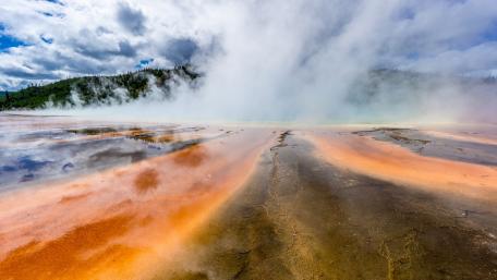 Grand Prismatic Spring, Yellowstone National Park wallpaper